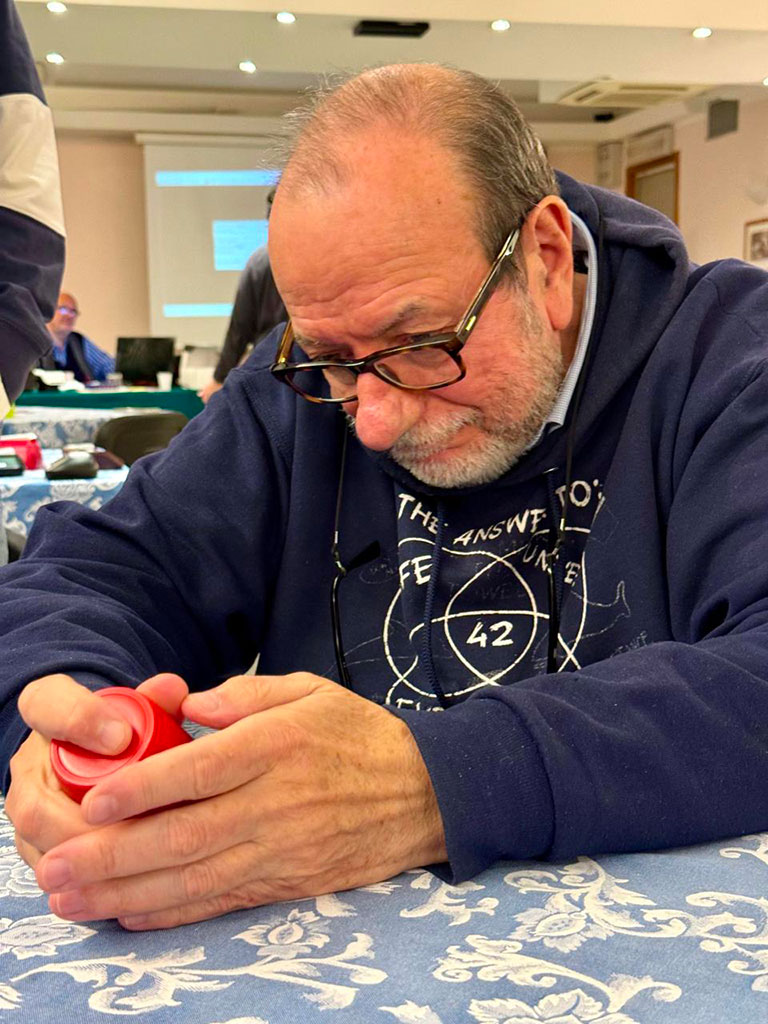 Dario De Toffoli mentre gioca a Perudo